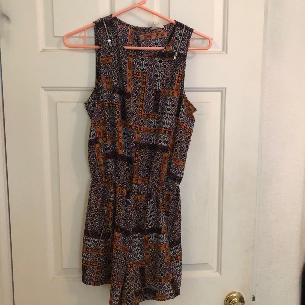 Adorable sleeveless print romper
